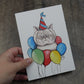 carte de souhaits chat avec chapeau de fête et ballons